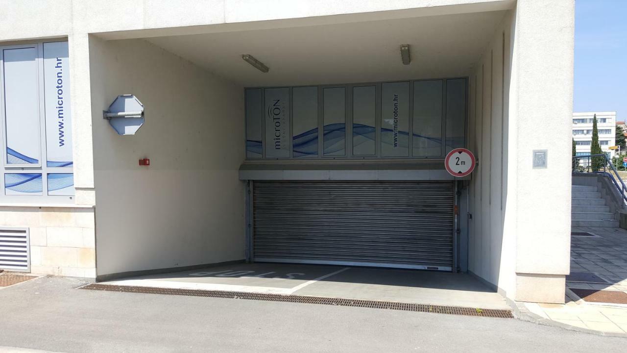 Apartman Vip, With Free Garage Parking Pula Exterior foto